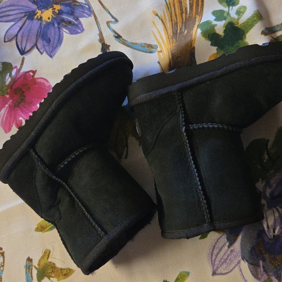 UGG Kids Black Boots - Picture 4 of 5